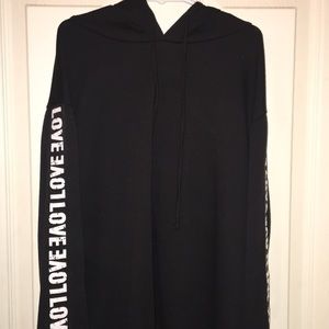 Small Black White Pullover "LOVE"